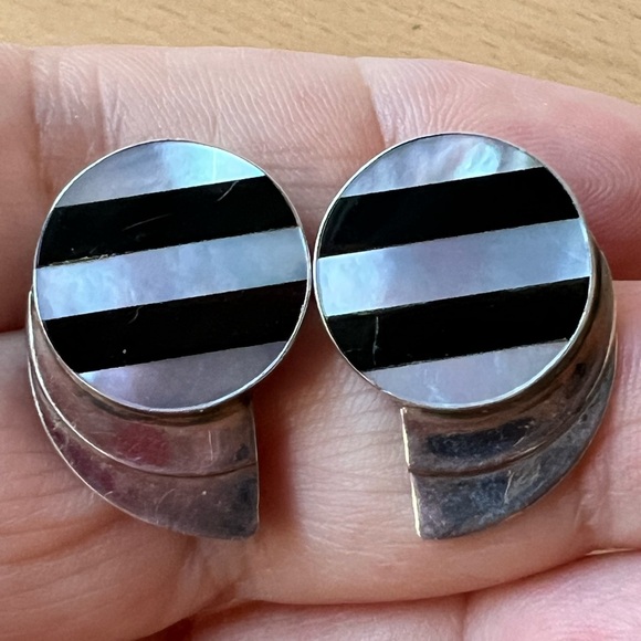 VINTAGE MOTHER OF PEARL ONYX DESIGNER ARTISAN CRAFTED EARRINGS 925 STERLING SLVR